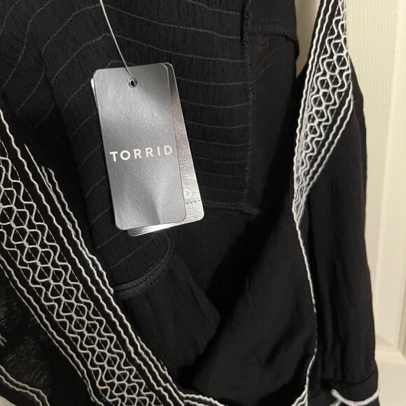 Torrid Womens NWT Black White Babydoll Crinkle Gauze Embroidered Tiered Top 3X - Picture 4 of 11